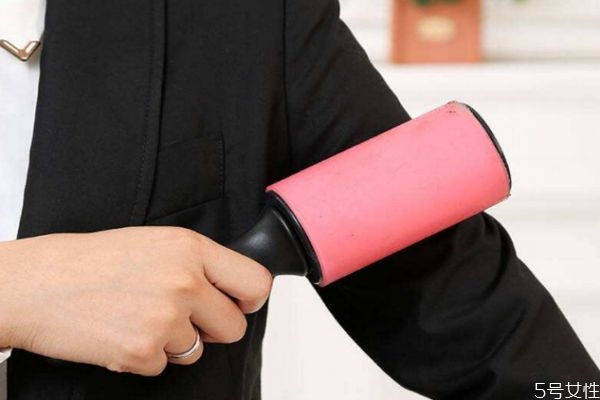 衣服為什么粘毛呢 衣服粘毛應該怎么辦呢