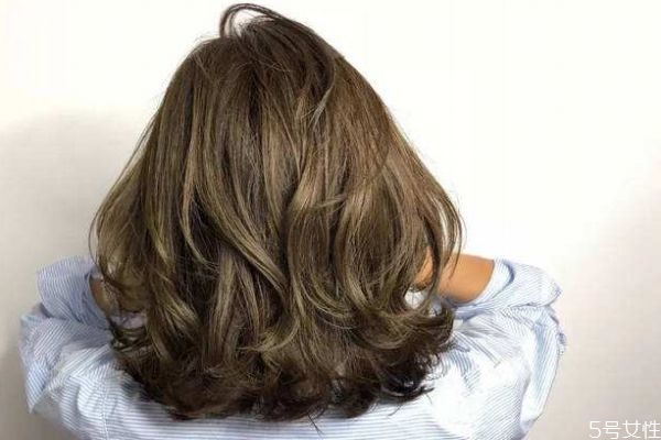 卷發(fā)分為幾種呢 臉比較大適合哪種卷呢 卷發(fā)分為幾種呢 臉比較大適合哪種卷呢