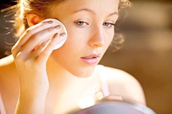 臉上用防曬指數(shù)50的防曬霜好嗎 防曬粉餅和防曬霜有什么區(qū)別