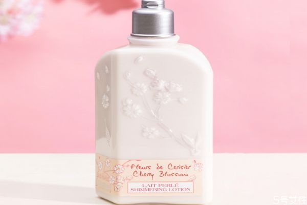 歐舒丹櫻花潤(rùn)膚露怎么用 歐舒丹櫻花潤(rùn)膚露可以擦臉嗎