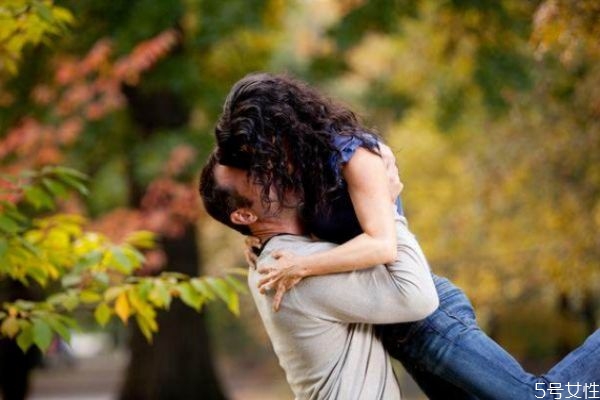 什么時(shí)候親女朋友合適 多久可以親女朋友 什么時(shí)候親女朋友合適 多久可以親女朋友