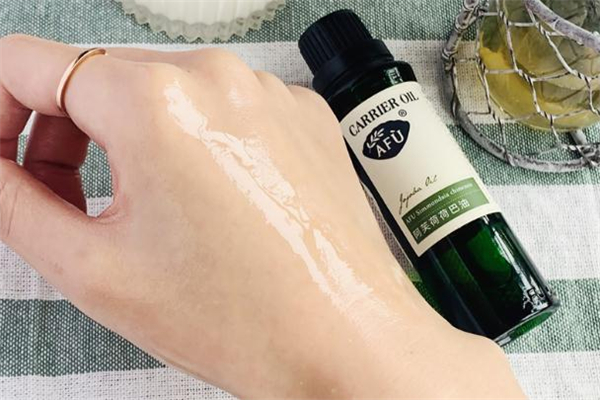 阿芙荷荷巴油用完要洗臉嗎 阿芙荷荷巴油可以天天用嗎 阿芙荷荷巴油用完要洗臉嗎 阿芙荷荷巴油可以天天用嗎