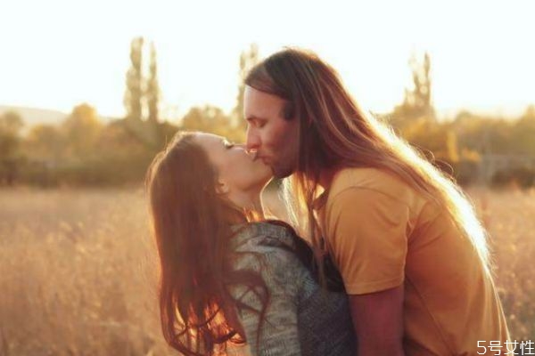 什么時(shí)候親女朋友合適 多久可以親女朋友 什么時(shí)候親女朋友合適 多久可以親女朋友