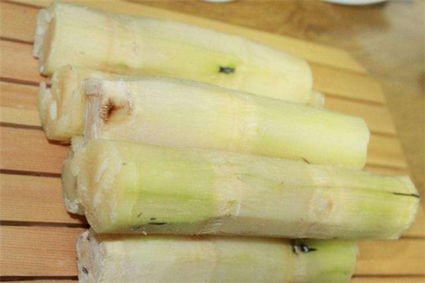 吃甘蔗為什么嘴巴會(huì)起泡 吃甘蔗嘴巴里起泡怎么辦