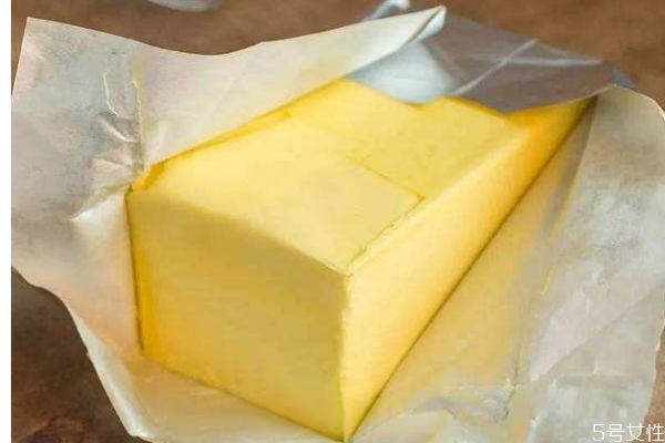 黃油應(yīng)該怎么吃呢 黃油有什么營(yíng)養(yǎng)價(jià)值呢 黃油應(yīng)該怎么吃呢 黃油有什么營(yíng)養(yǎng)價(jià)值呢