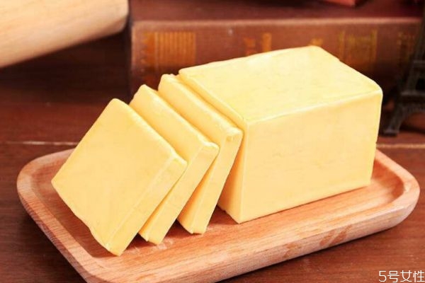 黃油應(yīng)該怎么吃呢 黃油有什么營(yíng)養(yǎng)價(jià)值呢 黃油應(yīng)該怎么吃呢 黃油有什么營(yíng)養(yǎng)價(jià)值呢