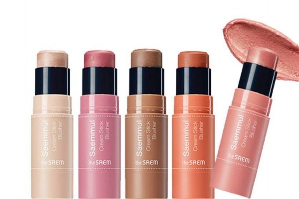 高光棒應(yīng)該怎么用呢 高光棒和高光粉哪個好用呢