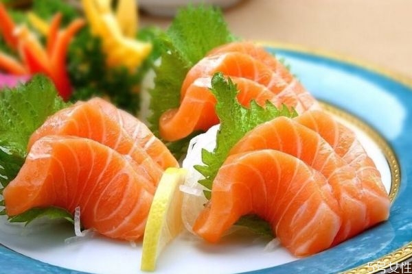 三文魚的魚刺多嗎 三文魚應該怎么吃呢 三文魚的魚刺多嗎 三文魚應該怎么吃呢