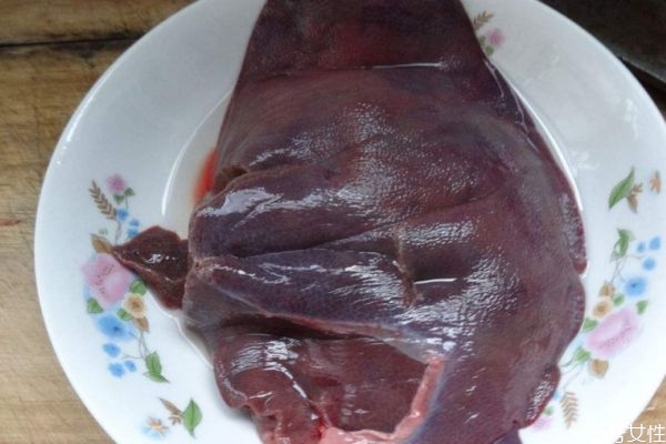 做豬肝要注意什么呢 什么人不能吃豬肝呢 做豬肝要注意什么呢 什么人不能吃豬肝呢