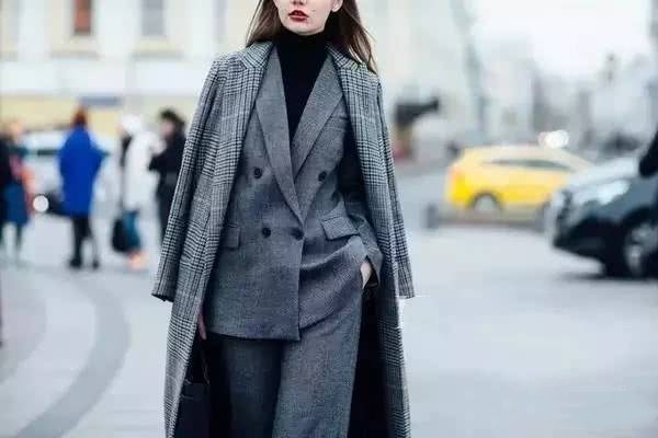 什么顏色的大衣不會(huì)過(guò)時(shí) 大衣搭什么圍巾好看