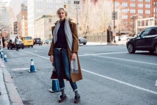 什么顏色的大衣不會(huì)過(guò)時(shí) 大衣搭什么圍巾好看