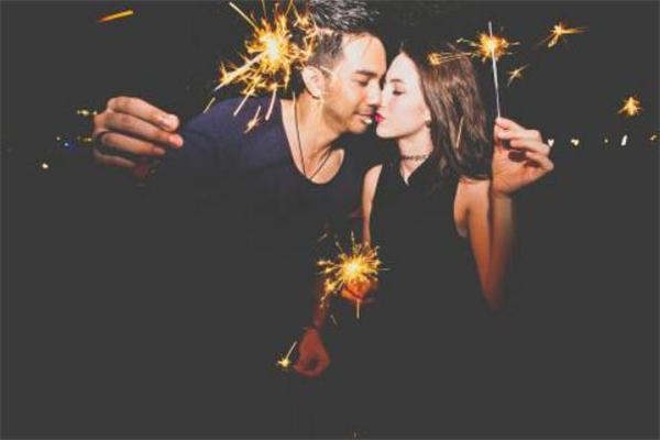 要約喜歡的人跨年嗎 怎么約喜歡的人一起跨年 要約喜歡的人跨年嗎 怎么約喜歡的人一起跨年