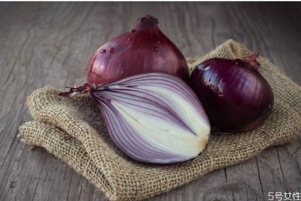 洋蔥有什么營養(yǎng)價值呢 吃洋蔥有什么好處呢 洋蔥有什么營養(yǎng)價值呢 吃洋蔥有什么好處呢