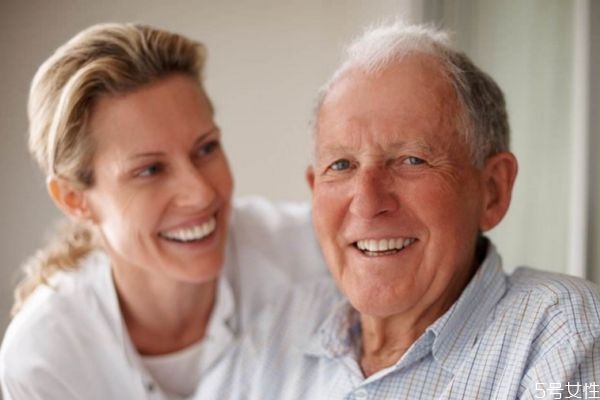 牙齒松動(dòng)的原因有什么呢 為什么會(huì)牙齒松動(dòng)呢 牙齒松動(dòng)的原因有什么呢 為什么會(huì)牙齒松動(dòng)呢