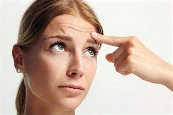 抬頭紋形成的原因 怎么預防抬頭紋 抬頭紋形成的原因 怎么預防抬頭紋