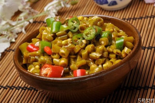 酸豆角是怎么做的呢 酸豆角有什么營(yíng)養(yǎng)價(jià)值呢