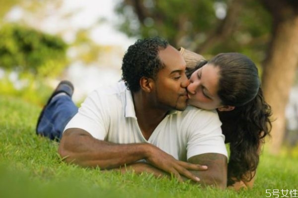 如何確定戀愛關(guān)系 怎樣才算確定戀愛關(guān)系