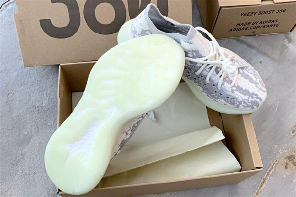 椰子380外星人開箱測評-yeezy 380 alien實(shí)物上腳圖