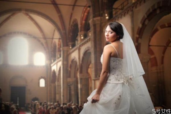 被求婚女生該說(shuō)什么 被求婚應(yīng)該怎么回復(fù)