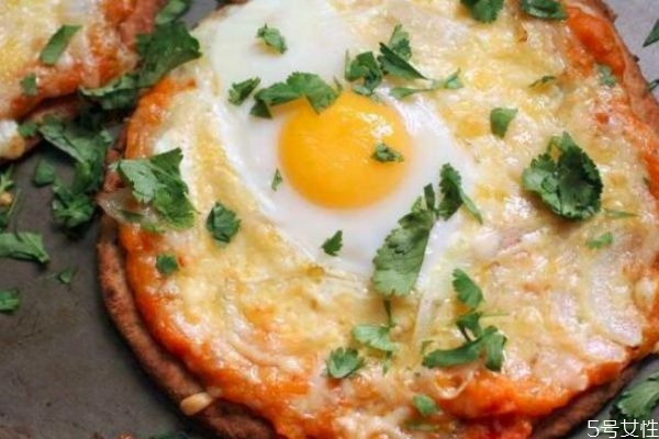 煎雞蛋有營(yíng)養(yǎng)嗎 煎蛋和煮蛋哪個(gè)更有營(yíng)養(yǎng)