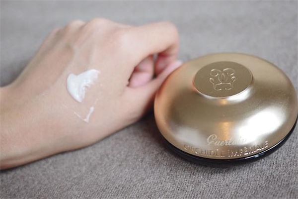 嬌蘭蘭花面霜價格 嬌蘭蘭花面霜和海藍(lán)之謎面霜哪個好