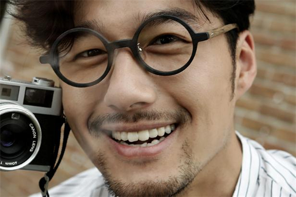 男生戴什么眼鏡好看 男生眼鏡框哪種好看 男生戴什么眼鏡好看 男生眼鏡框哪種好看