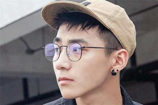男生戴什么眼鏡好看 男生眼鏡框哪種好看 男生戴什么眼鏡好看 男生眼鏡框哪種好看