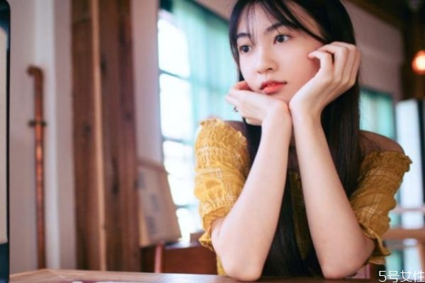 女生怎么吸引男生注意力 女生吸引男生注意力的行為 女生怎么吸引男生注意力 女生吸引男生注意力的行為