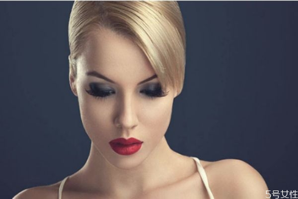 年會主持人妝容眼妝 年會主持人必備的整體造型 年會主持人妝容眼妝 年會主持人必備的整體造型