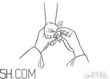 怎樣能減少寶寶吐奶情況？寶寶吐奶后要注意哪些問(wèn)題？