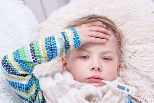 小孩多大可以用退熱貼 退熱貼適合多大的寶寶 小孩多大可以用退熱貼 退熱貼適合多大的寶寶