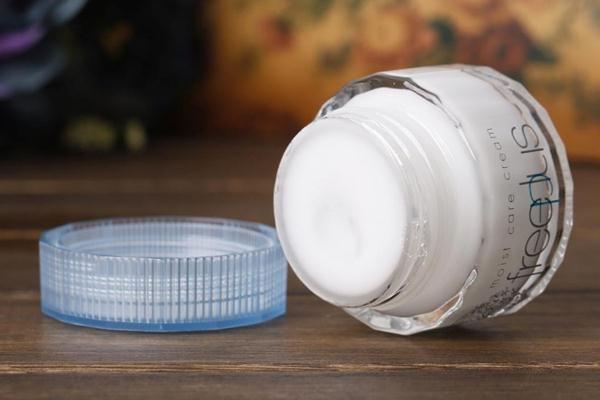 芙麗芳絲面霜和珂潤面霜哪個好用 芙麗芳絲面霜是晚霜嗎