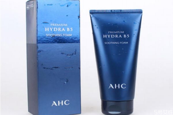 玻尿酸洗面奶有危害嗎 氨基酸和玻尿酸洗面奶的區(qū)別 玻尿酸洗面奶有危害嗎 氨基酸和玻尿酸洗面奶的區(qū)別