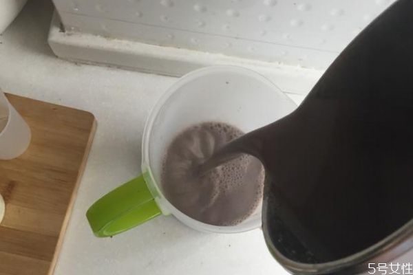 經(jīng)期可以喝黑豆?jié){嗎 經(jīng)期喝黑豆?jié){會怎么樣呢