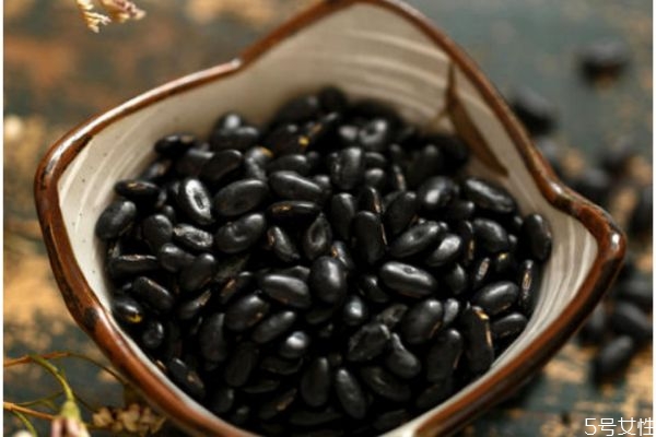 什么時候喝黑豆?jié){最好呢 黑豆?jié){的主要作用有什么呢