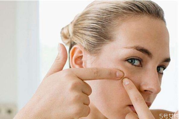 為什么臉上會長包呢 長包的原因是什么呢 為什么臉上會長包呢 長包的原因是什么呢