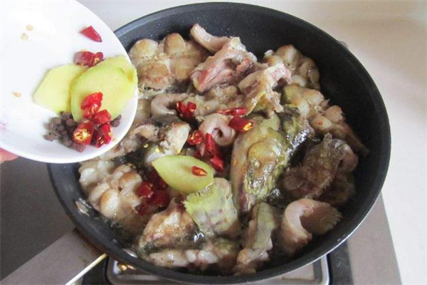 鯰魚有刺嗎 鯰魚是一根主刺嗎 鯰魚有刺嗎 鯰魚是一根主刺嗎