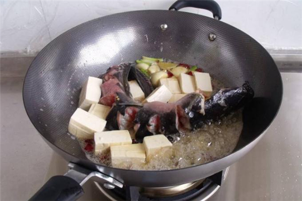 鯰魚的內(nèi)臟可以吃嗎 鯰魚的內(nèi)臟怎么清理 鯰魚的內(nèi)臟可以吃嗎 鯰魚的內(nèi)臟怎么清理