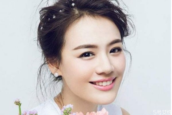 眼部細(xì)紋造成原因有什么呢 為什么會出現(xiàn)眼部細(xì)紋呢 眼部細(xì)紋造成原因有什么呢 為什么會出現(xiàn)眼部細(xì)紋呢