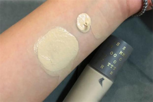 紅地球粉底液多少錢(qián) 紅地球粉底液是哪個(gè)國(guó)家的 紅地球粉底液多少錢(qián) 紅地球粉底液是哪個(gè)國(guó)家的