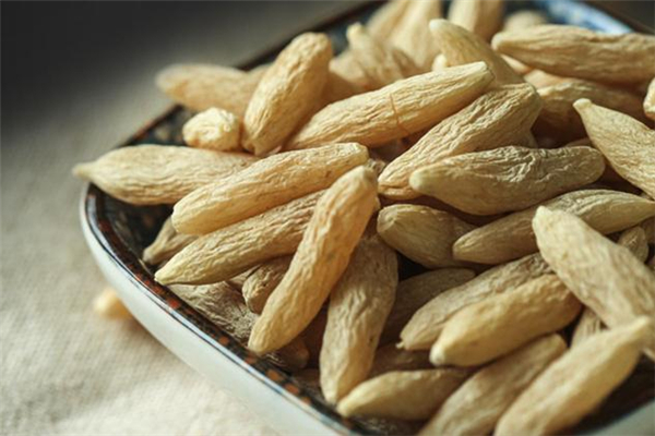 麥冬泡水后可以吃掉嗎 麥冬泡水早上喝還是晚上喝 麥冬泡水后可以吃掉嗎 麥冬泡水早上喝還是晚上喝