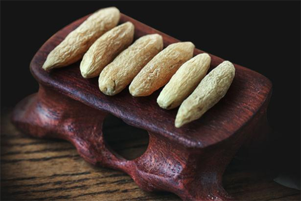 麥冬泡水后可以吃掉嗎 麥冬泡水早上喝還是晚上喝 麥冬泡水后可以吃掉嗎 麥冬泡水早上喝還是晚上喝