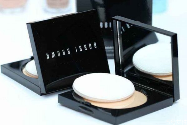 芭比布朗粉餅1號色白嗎 芭比布朗粉餅1號和5號區(qū)別 芭比布朗粉餅1號色白嗎 芭比布朗粉餅1號和5號區(qū)別