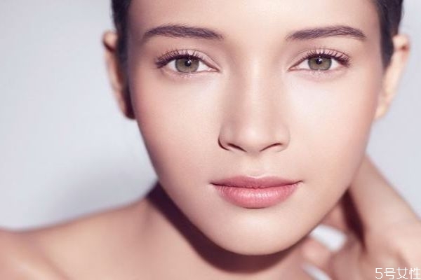 為什么會(huì)出現(xiàn)粉刺呢 造成粉刺的原因有什么呢