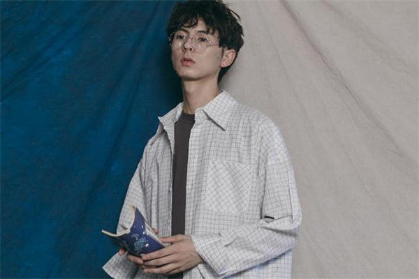 男生穿什么樣的白襯衫好看 男生白襯衫款式推薦 男生穿什么樣的白襯衫好看 男生白襯衫款式推薦