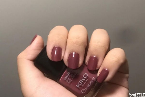 秋冬涂什么顏色的指甲顯手白 2020美甲流行色趨勢(shì) 秋冬涂什么顏色的指甲顯手白 2020美甲流行色趨勢(shì)