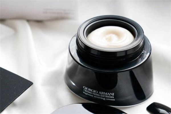 阿瑪尼黑鑰匙面霜多少錢一瓶 黑鑰匙面霜和乳霜的區(qū)別 阿瑪尼黑鑰匙面霜多少錢一瓶 黑鑰匙面霜和乳霜的區(qū)別