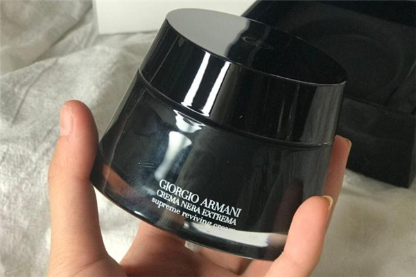阿瑪尼黑鑰匙面霜多少錢一瓶 黑鑰匙面霜和乳霜的區(qū)別 阿瑪尼黑鑰匙面霜多少錢一瓶 黑鑰匙面霜和乳霜的區(qū)別