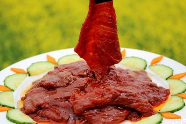 鴕鳥肉有什么營(yíng)養(yǎng)價(jià)值呢 鴕鳥肉怎么做好吃呢 鴕鳥肉有什么營(yíng)養(yǎng)價(jià)值呢 鴕鳥肉怎么做好吃呢