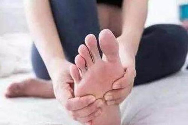 小腿抽筋怎么緩解 睡覺(jué)時(shí)小腿抽筋的原因